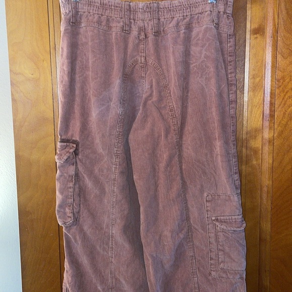 BDG URBAN OUTFITTERS elastic-waist corduroy pants; rust color; Medium - Picture 7 of 10